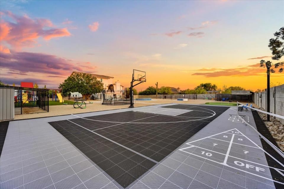 7 Bedroom Pickleball Pool Hot Tub Orchard House in Pinnacle Peak