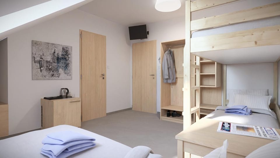 Bed, TV and multimedia, Photo of the whole room, Bedroom, towels, wardrobe