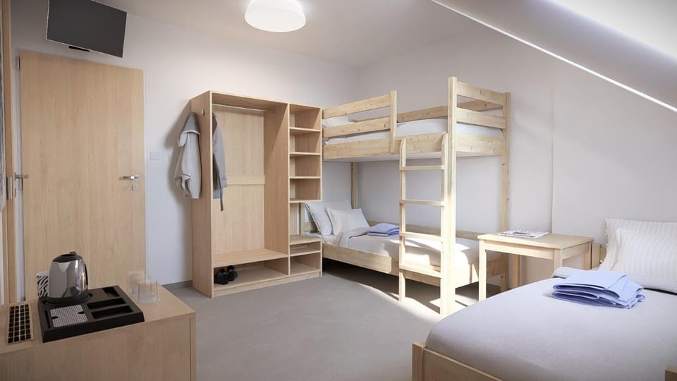 Bed, TV and multimedia, Photo of the whole room, Bedroom, bunk bed, towels, wardrobe