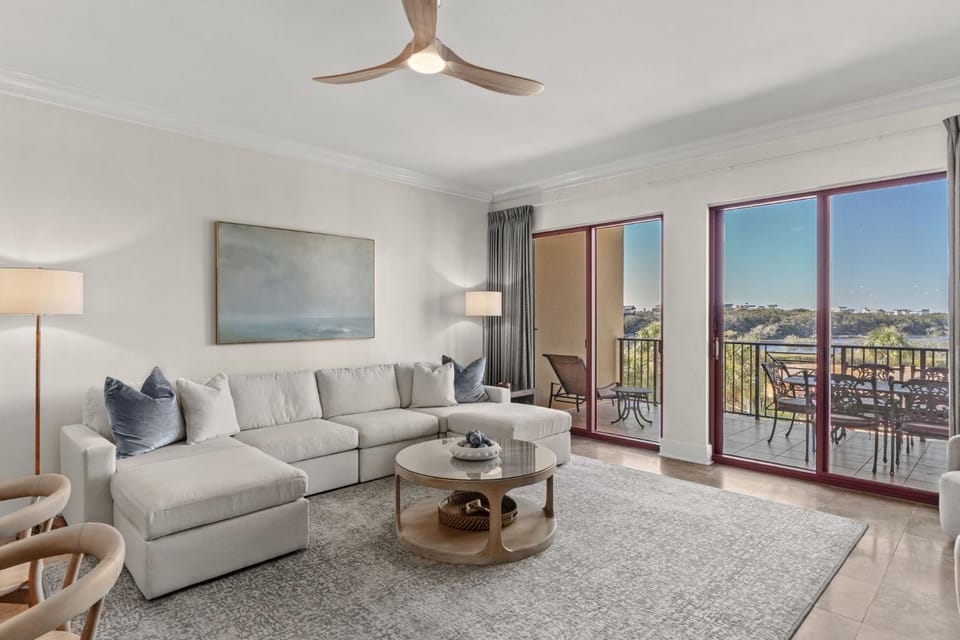 Day, Balcony/Terrace, Living room, Seating area, furniture