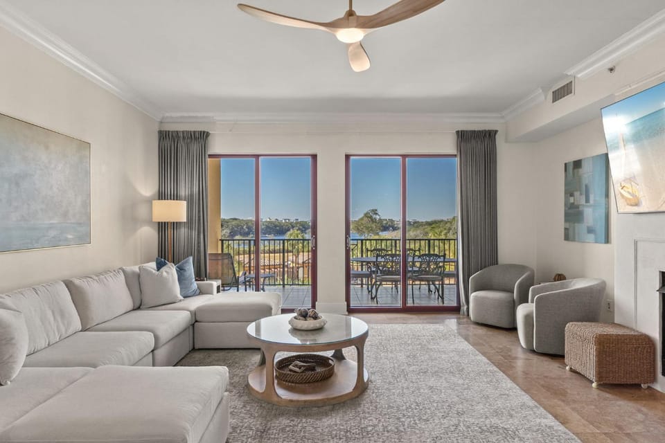 Day, Balcony/Terrace, Living room, Seating area, furniture