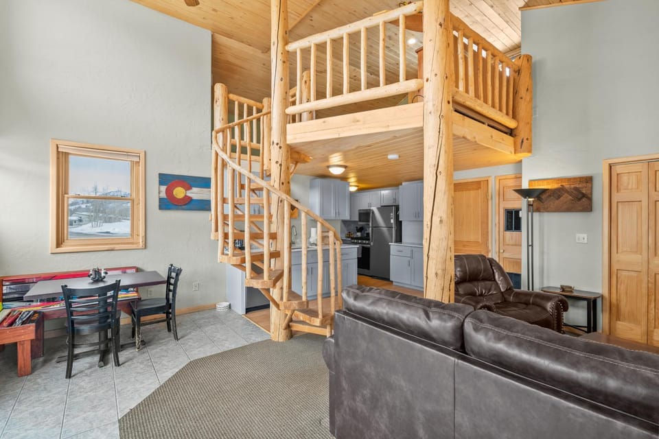 A Peace of Paradise Ski Hot Tub Pet Friendly Apartment in Colorado