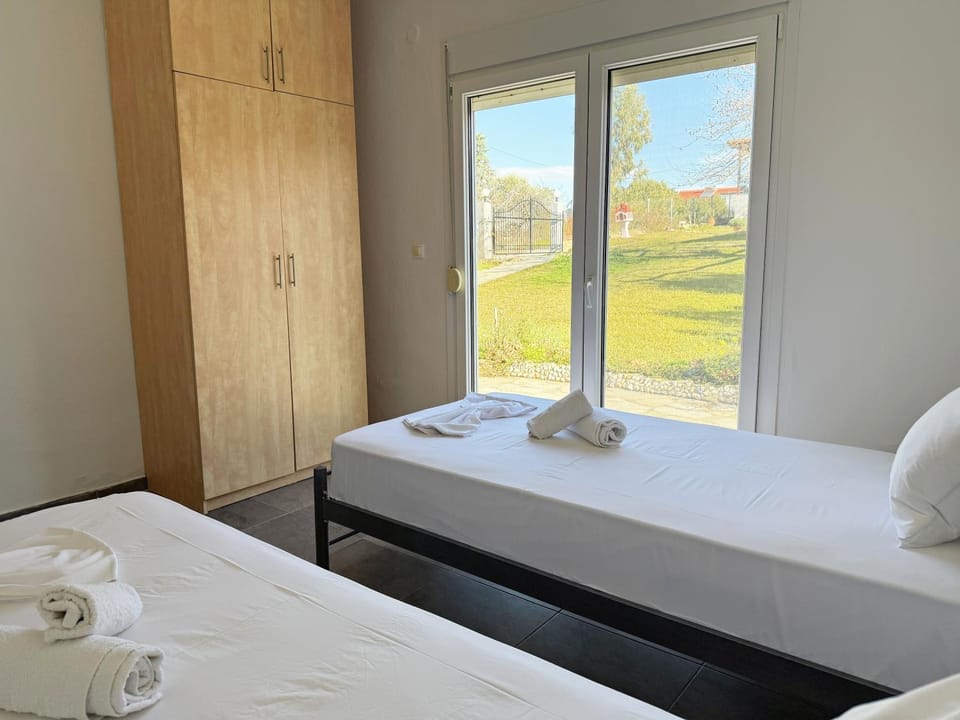 Bed, Photo of the whole room, Bedroom, wardrobe