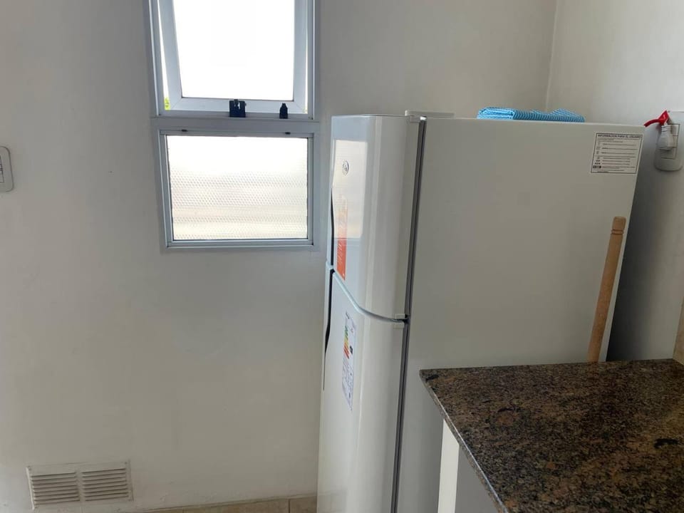 Kitchen or kitchenette, minibar, oven