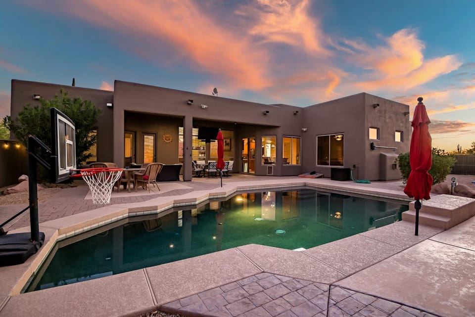 5BR Pool Patio Outdoor TV & In-Pool Hoops House in Pinnacle Peak