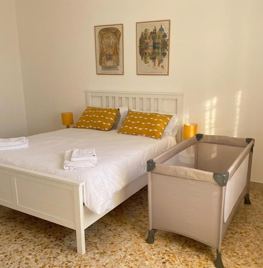 Bed, Photo of the whole room, Bedroom, cot