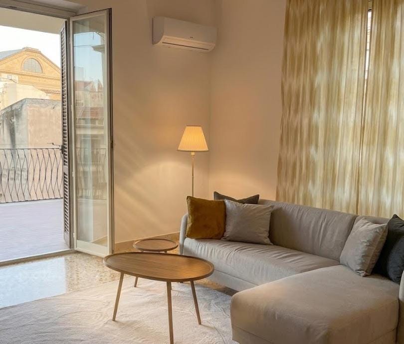 View (from property/room), Balcony/Terrace, Living room, Seating area, City view, Inner courtyard view, air conditioner