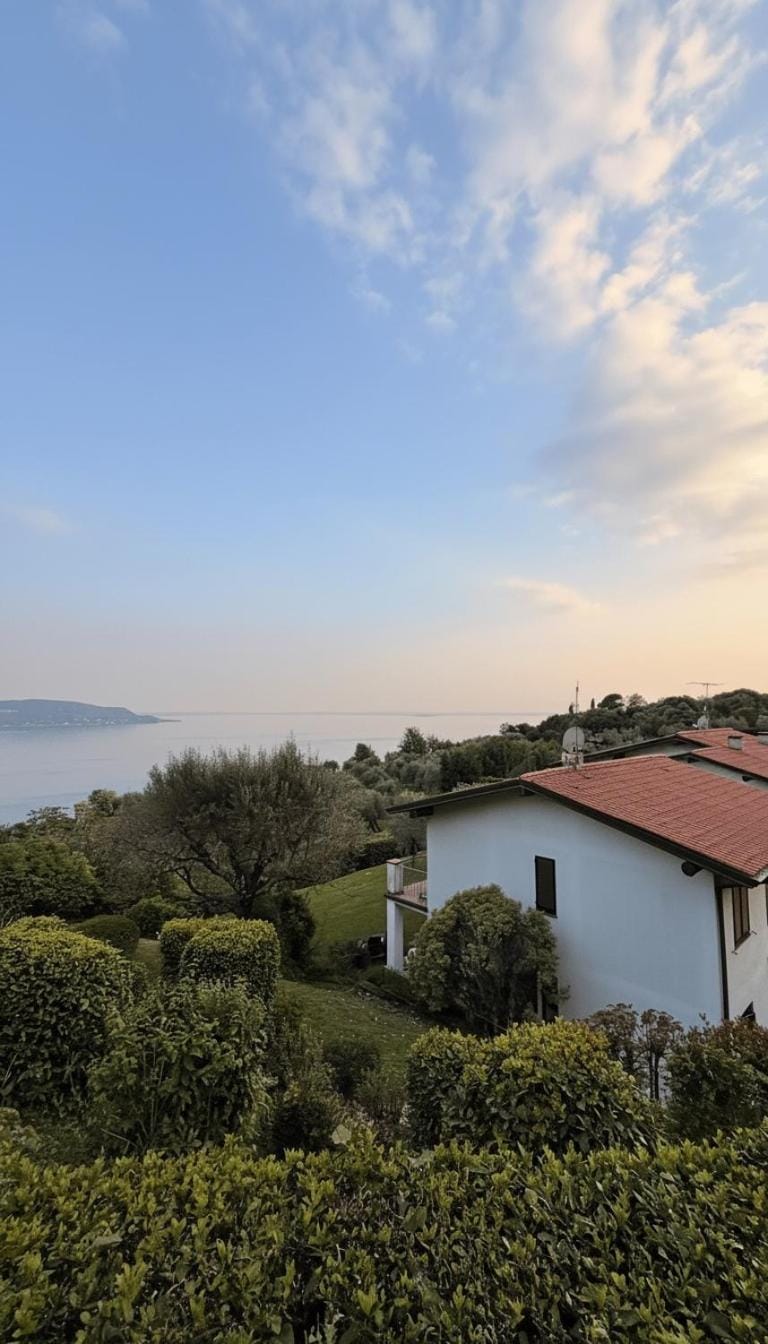Gardasee Seeblick - Pool & Tennis Apartment in Lake Garda
