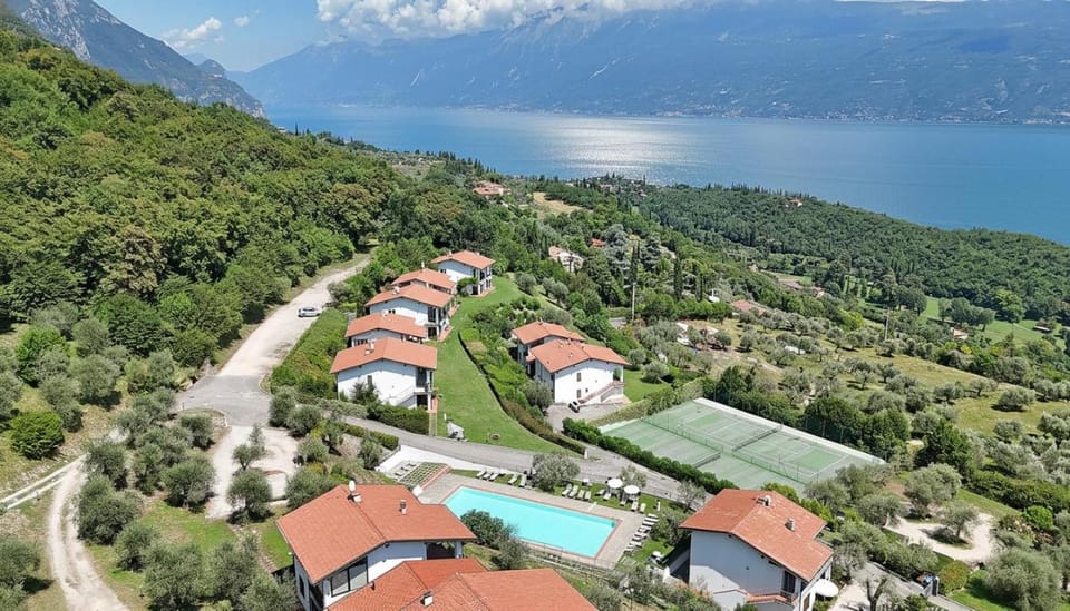 Gardasee Seeblick - Pool & Tennis Apartment in Lake Garda