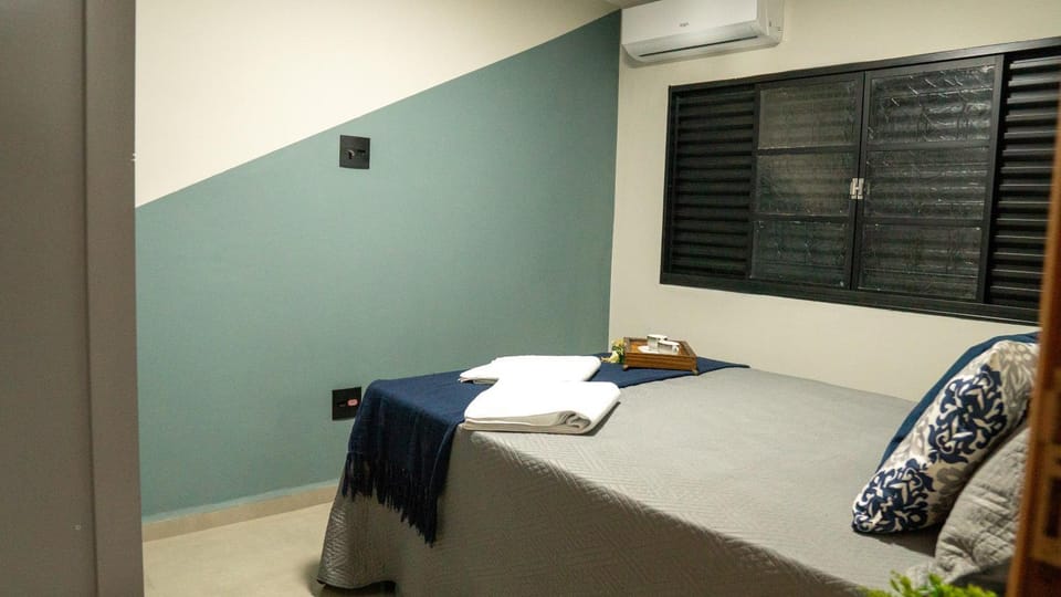 Bed, Bedroom, air conditioner