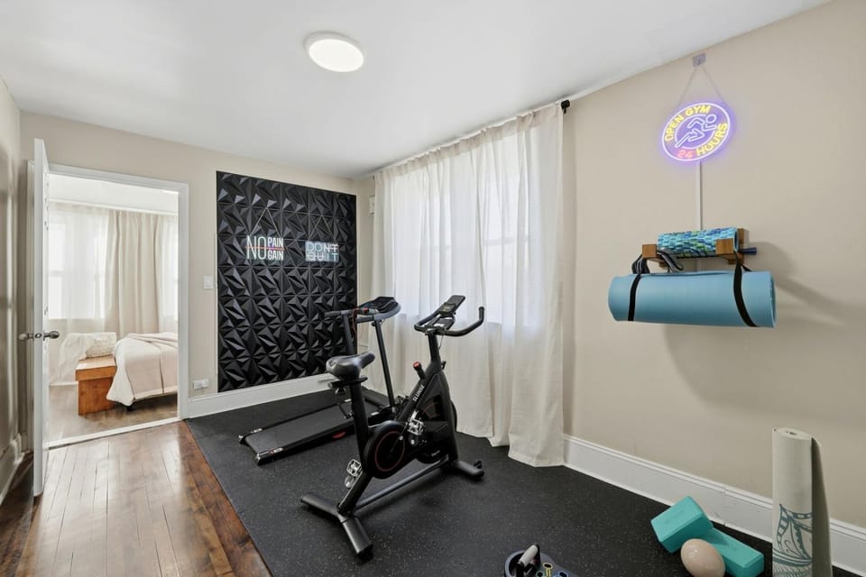 Arcade • Theater • Gym • Office • Sleeps 15 House in Chicago