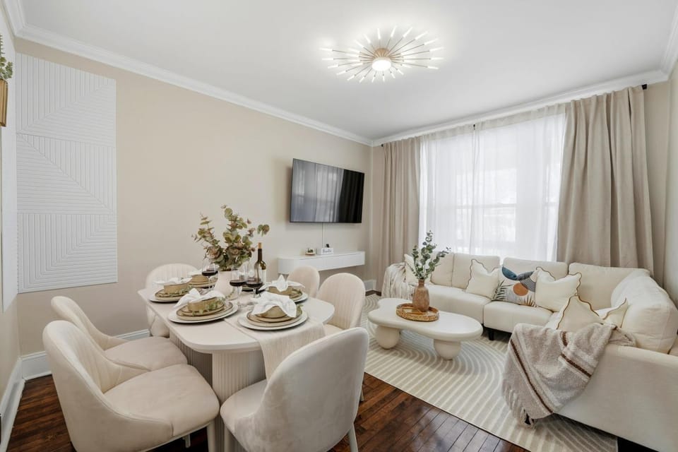 Arcade • Theater • Gym • Office • Sleeps 15 House in Chicago