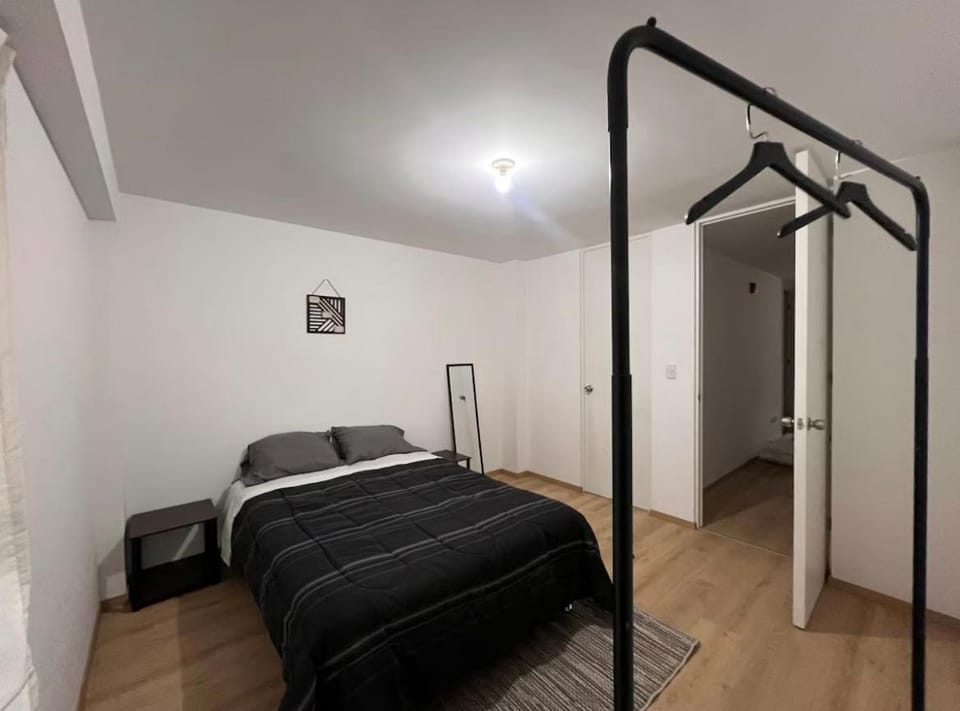 Habitación con baño privado, duplex con ambientes compartidos Vacation rental in Los Olivos