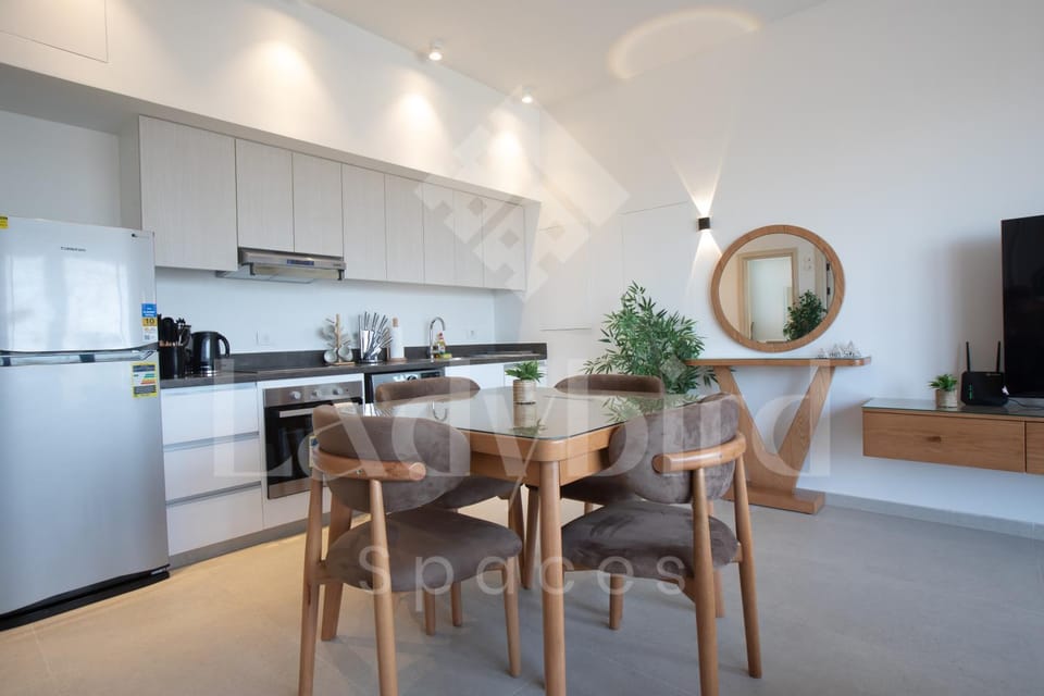 Dining area, kitchen
