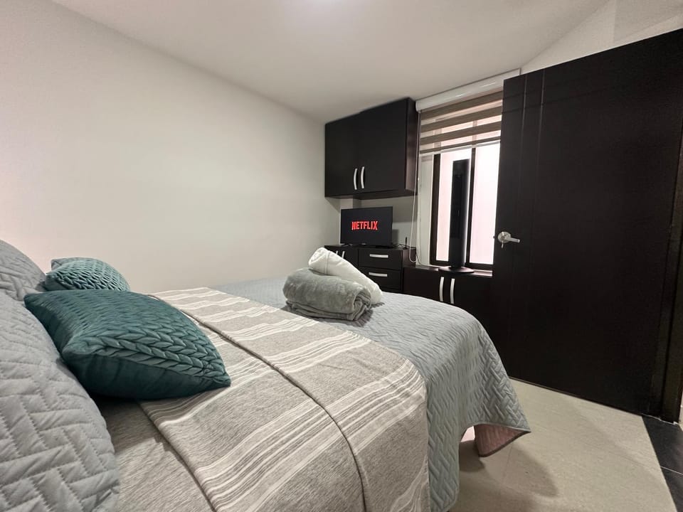 Bed, TV and multimedia, Bedroom, wardrobe