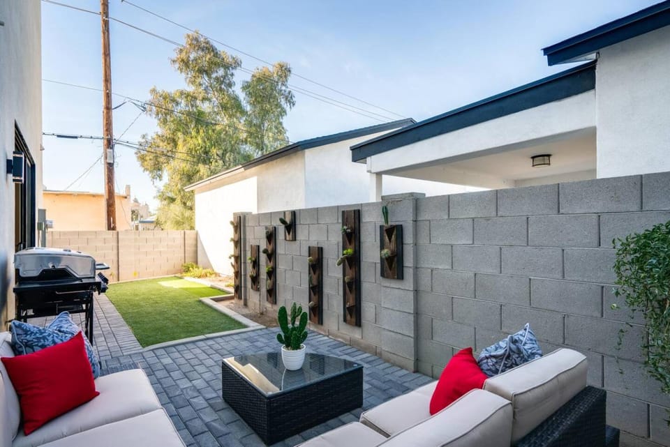 Stylish NEW 3BR Home in Historic Phoenix Coronado House in Phoenix