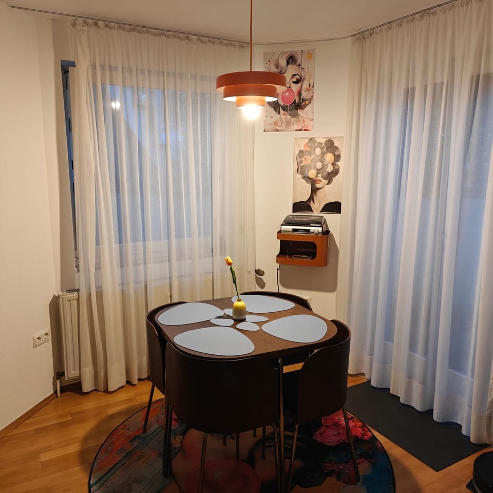 Seating area, Dining area