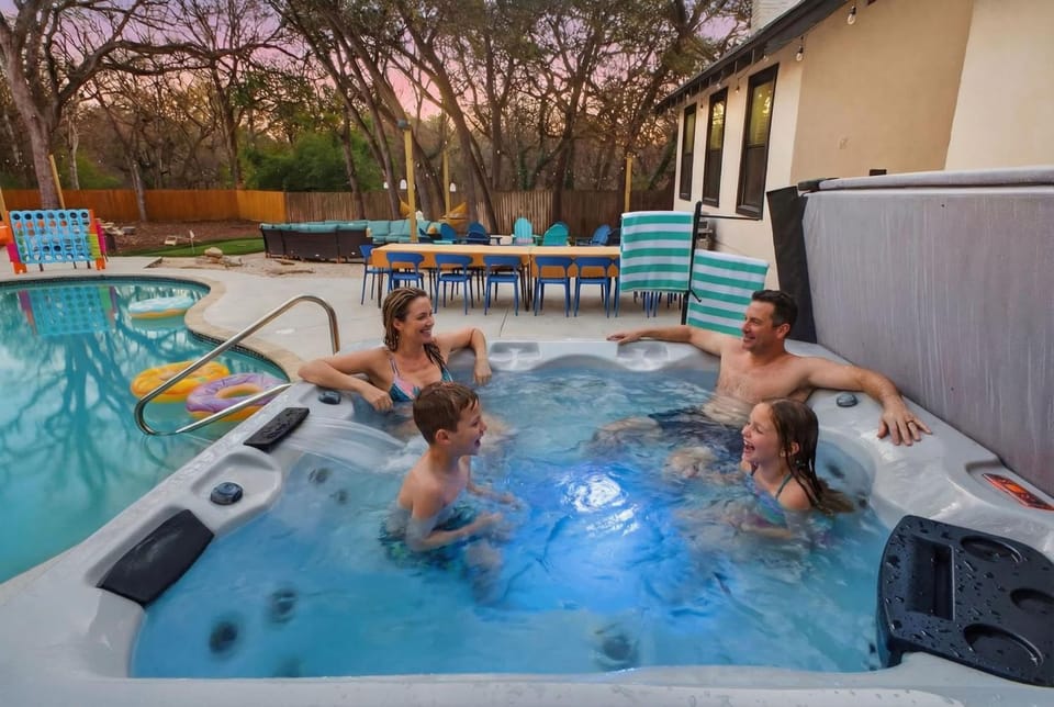 The Pickleball Paradise - Pool - Hot Tub - Nerf Wall House in San Antonio