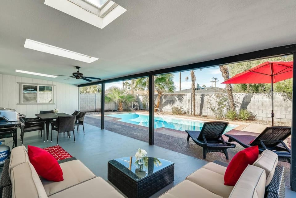 Superhost 3BR Pool Escape near Old Town & PHX House in Phoenix