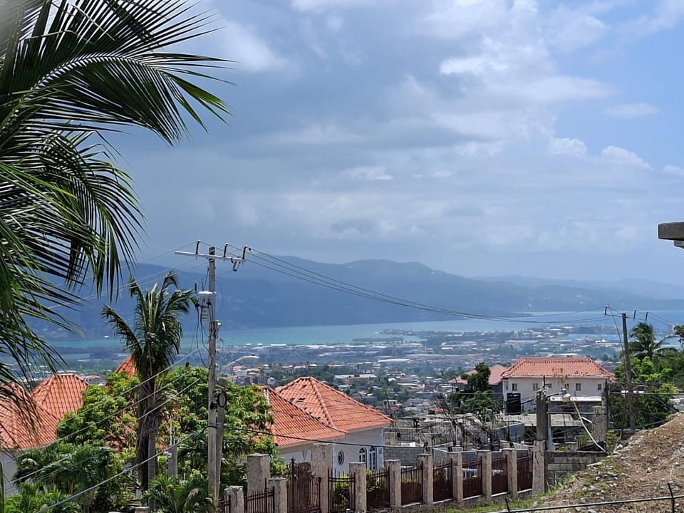 Skyline Suites Villa Penthouse Golden View Bed and Breakfast in Montego Bay