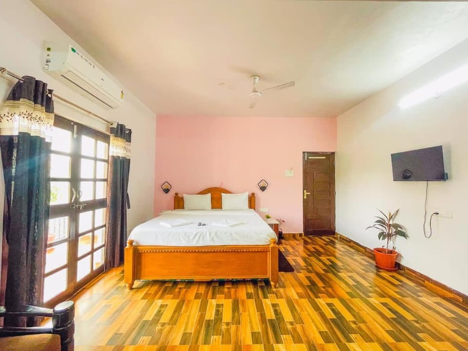 10 BR spacious luxury stay at Candolim with pool House in Calangute