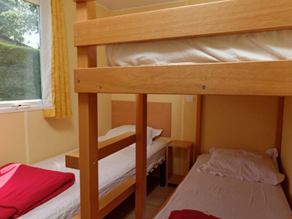 Mobil-home cosy avec terrasse pour 4 personnes - API-1-52-880 Campground/ 
RV Resort in Occitanie