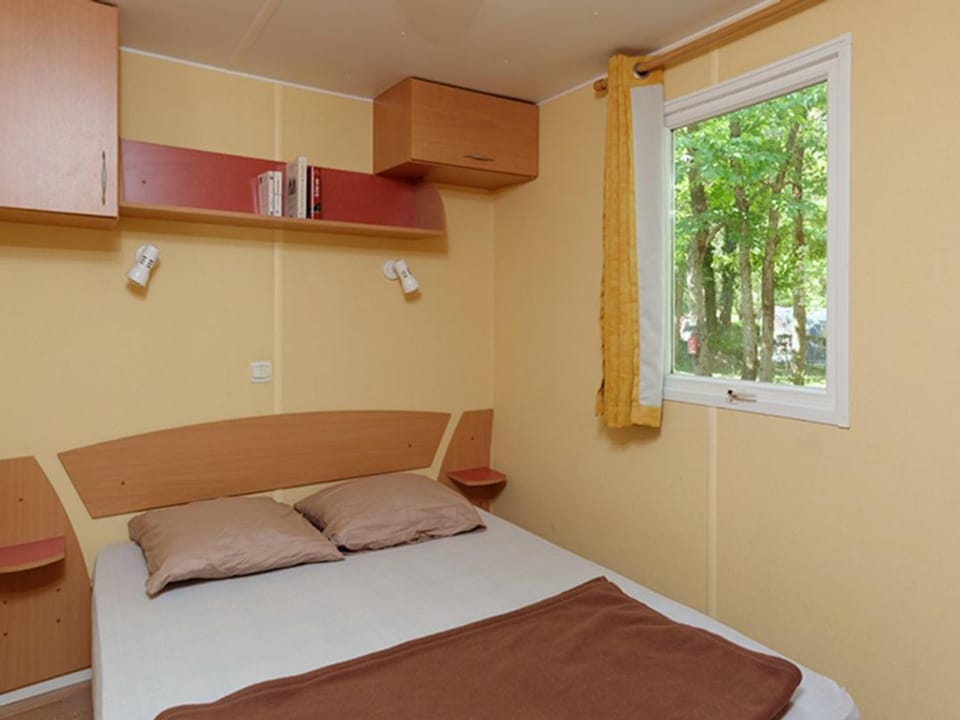 Mobil-home cosy avec terrasse pour 4 personnes - API-1-52-880 Campground/ 
RV Resort in Occitanie