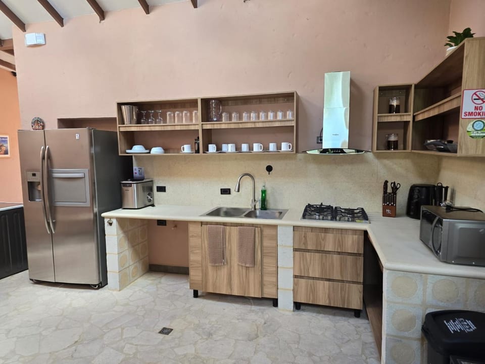 Kitchen or kitchenette, microwave, stove