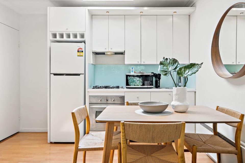 South Yarra Living with AC, Parking & Easy Transport Apartment in Melbourne