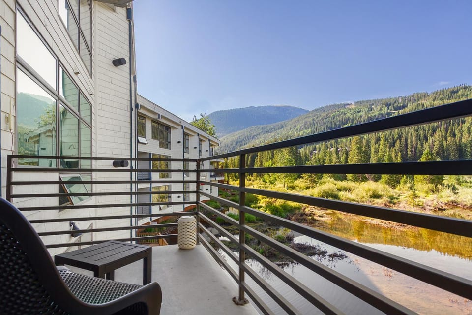 Day, Natural landscape, Balcony/Terrace, Mountain view, River view
