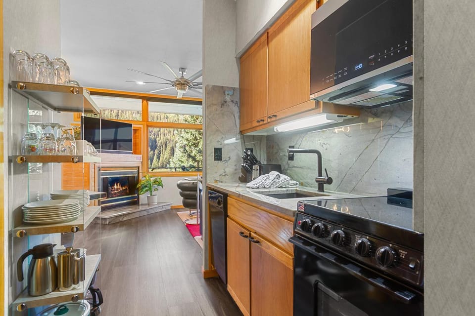 Day, Kitchen or kitchenette, microwave, oven, stove, kitchen, air conditioner