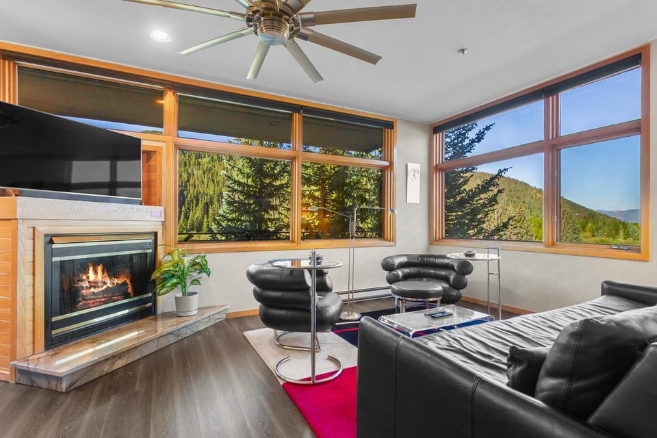 Day, TV and multimedia, Living room, Mountain view, fireplace, furniture