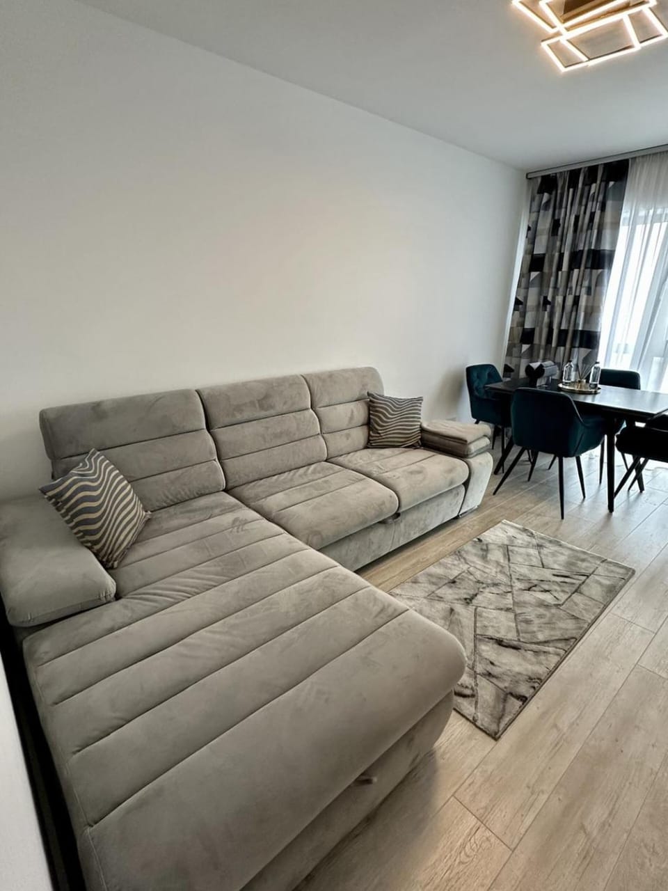 Modern 1BR Apartment with Private Parking and Terrace near Romexpo Apartment in Bucharest