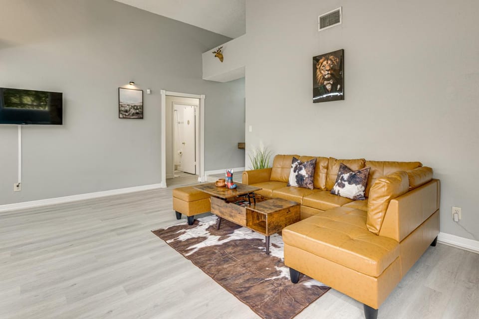 Quick Hwy Access: Family Retreat in Houston House in Houston