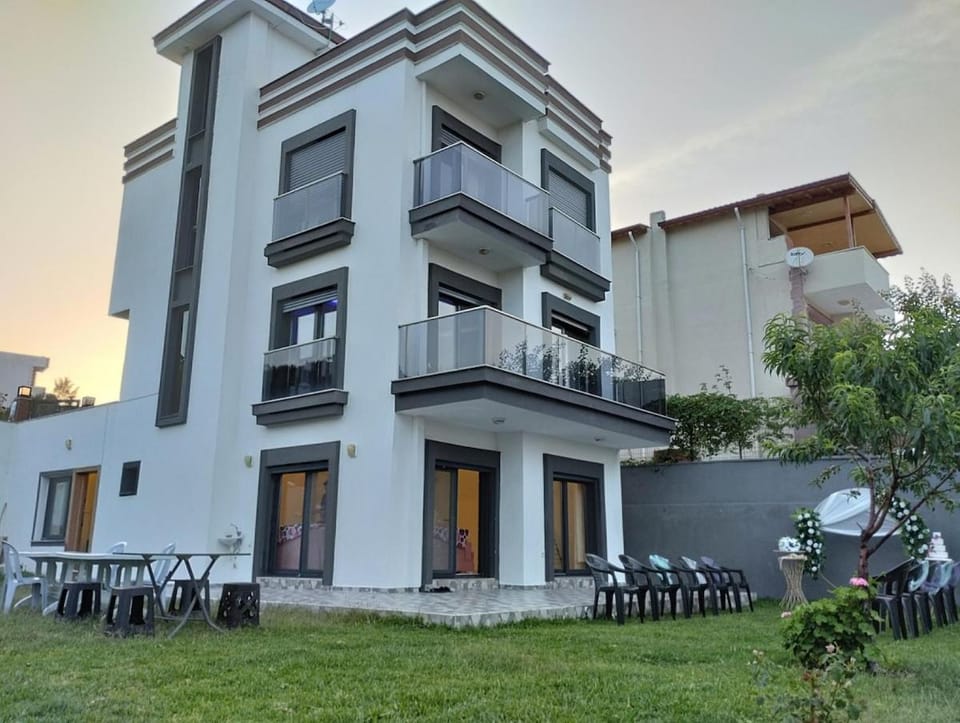 Seferihisarda tam müstakil 5 odalı turizm konutu House in İzmir Province