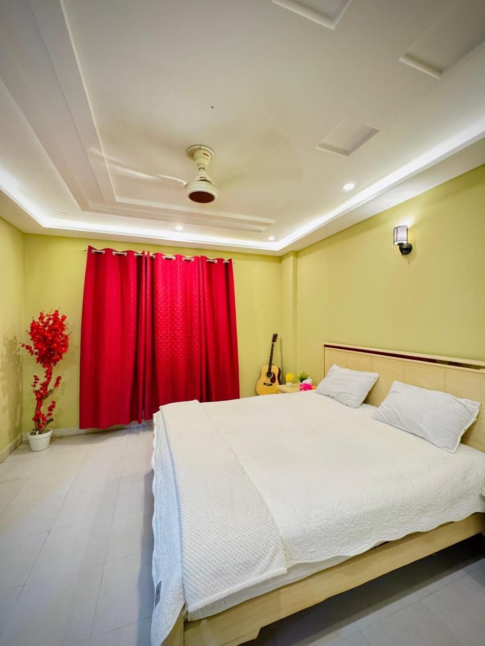 Modern 2 Bed Apartment Prime Location Cozy Stay Apartment in Lahore
