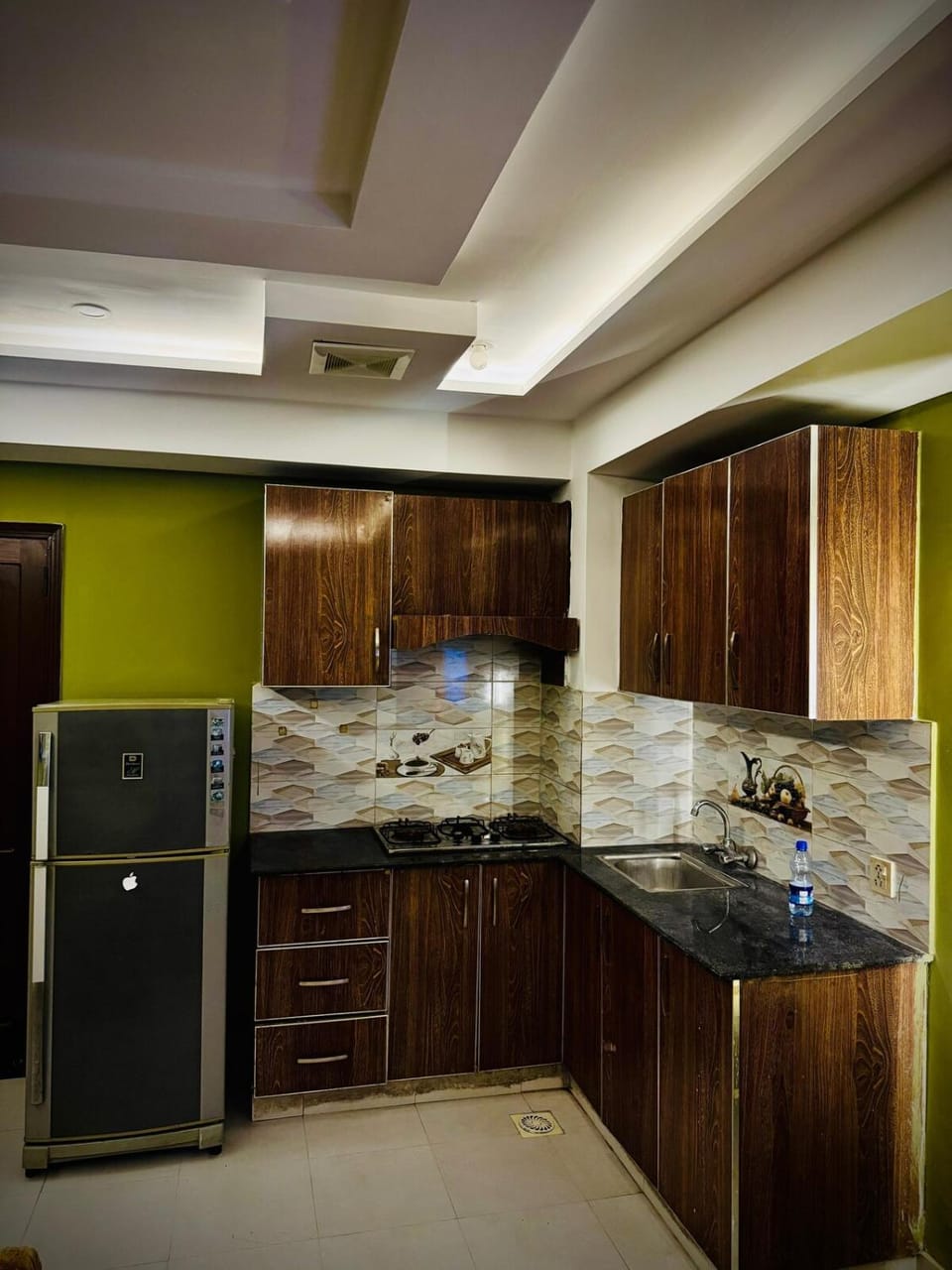 Modern 2 Bed Apartment Prime Location Cozy Stay Apartment in Lahore