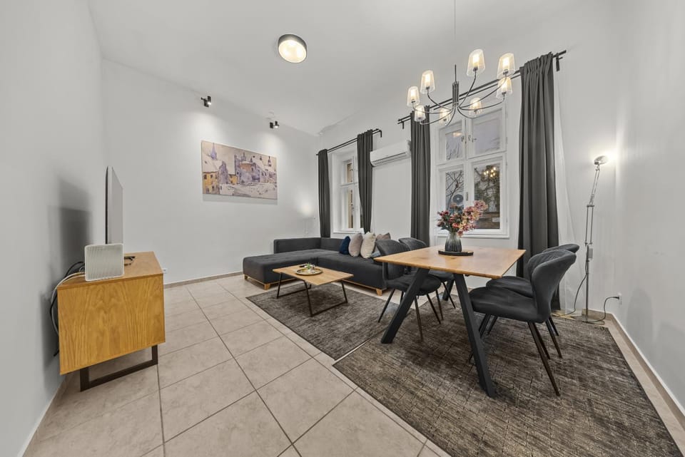 Old Town Apartment - Sonja Studio near Presidential Palace Apartment in Bratislava