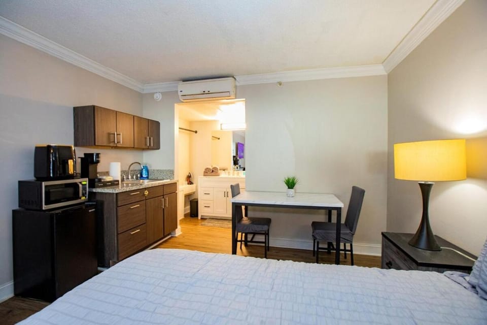 Lux Mins To Nascar HOF CDIA & Atrium Health Apartment in Charlotte