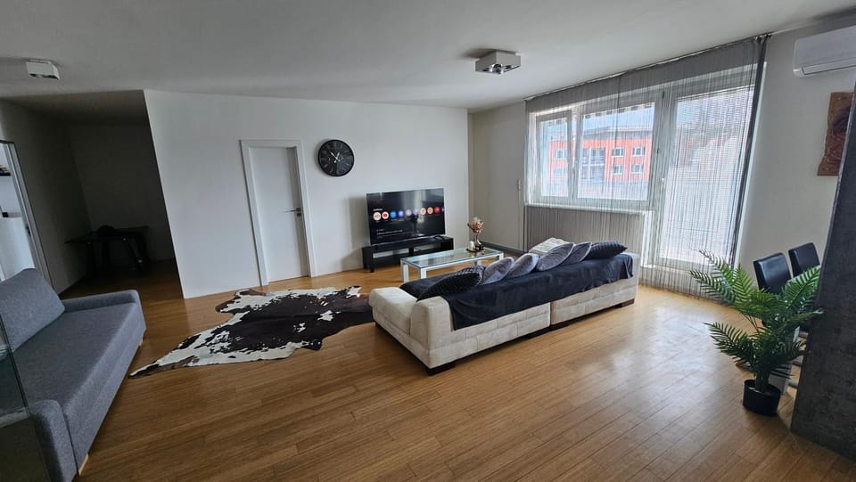 Modern Top Floor Loft, Private Terrace, Near Center & Free Parking Apartment in Bratislava