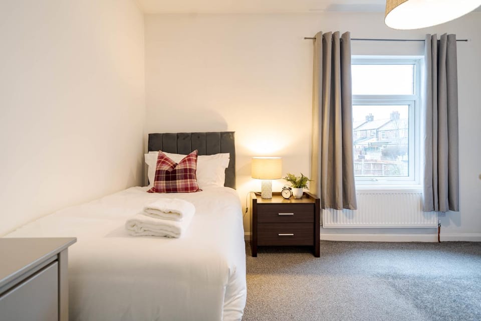 Bed, Other, Photo of the whole room, Bedroom