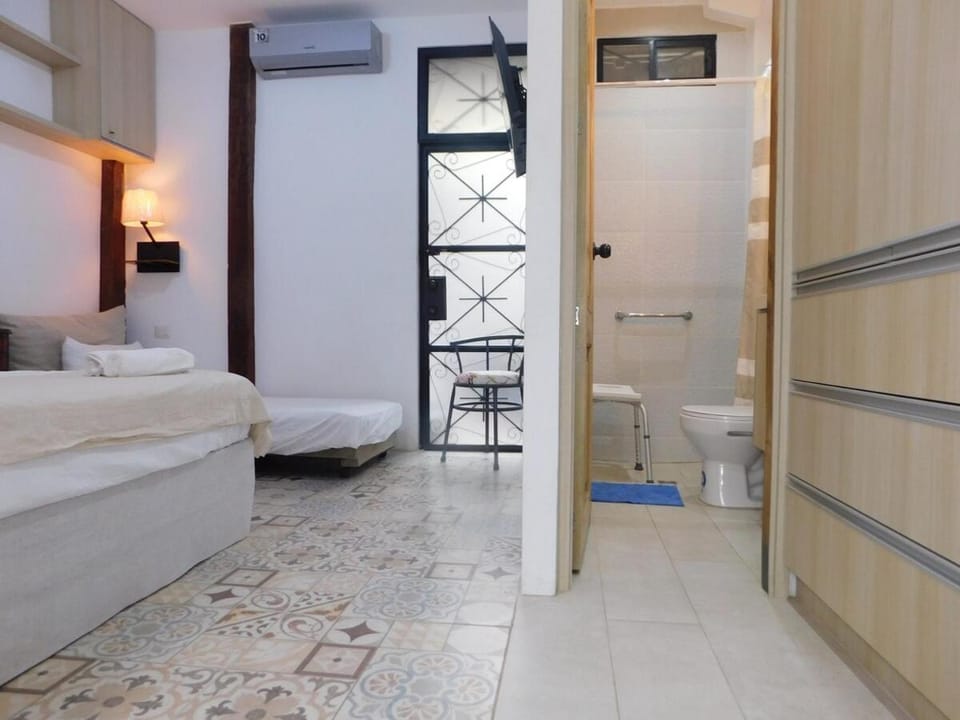 New suite -ground floor - central area- Low cost Apartment in Guayaquil