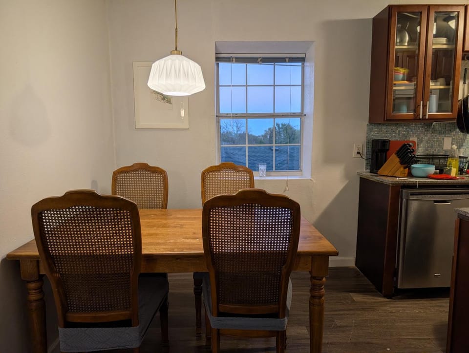 Kitchen or kitchenette, Seating area, Dining area