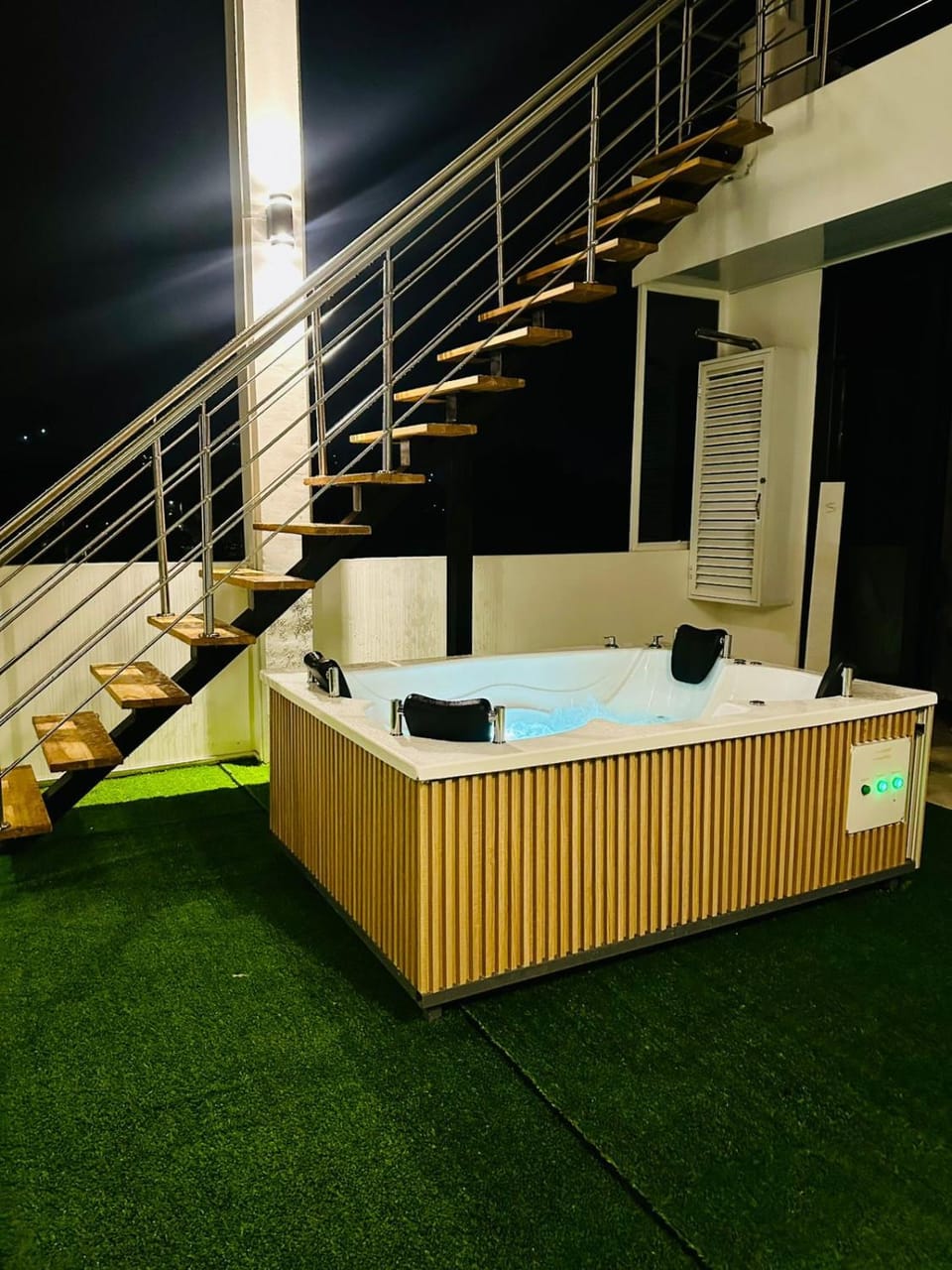 Garden, Hot Tub, Balcony/Terrace
