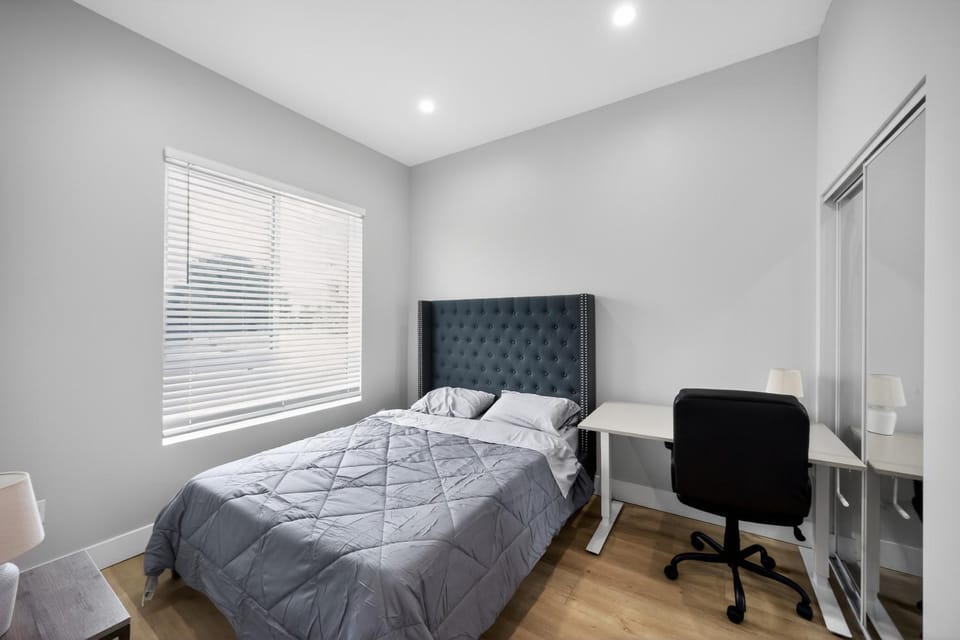#01 Spacious 3B3B Near Koreatown & Hollywood, Central LA Apartment in Hollywood