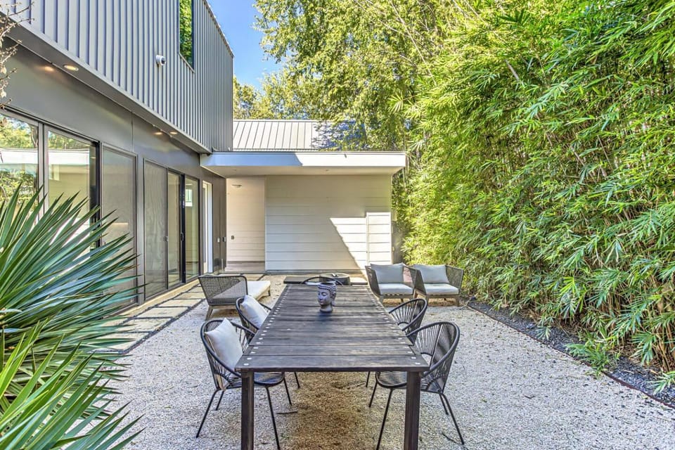 *NEW*! Dual-Unit 5 bedrooms | Prime Walkable Area House in Zilker