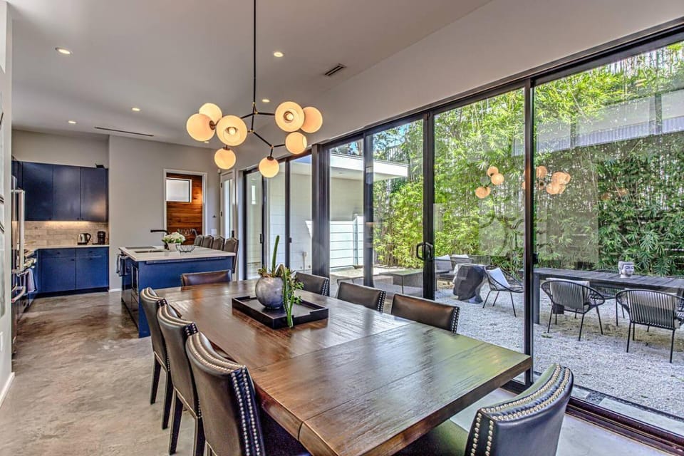 *NEW*! Dual-Unit 5 bedrooms | Prime Walkable Area House in Zilker