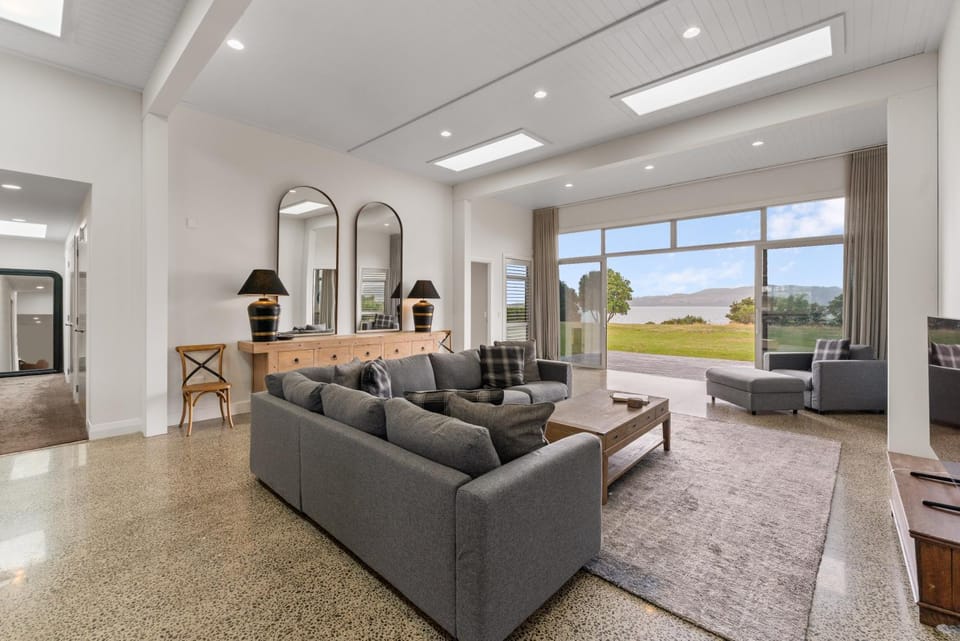 TV and multimedia, Living room, Lake view