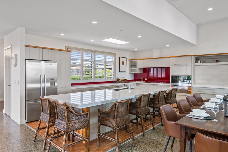 Seating area, Dining area, kitchen