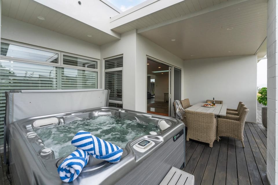 Patio, Hot Tub, Seating area